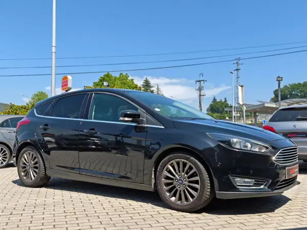 Ford Focus 2018 - 11500 EUR, 95000 km - AUTO.MOTO.pt - 95000km - foto 6 de 23