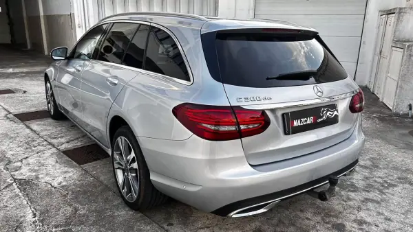 Mercedes-Benz C 300 2021 - 27500 EUR, 201000 km - AUTO.MOTO.pt - 201000km - foto 6 de 22