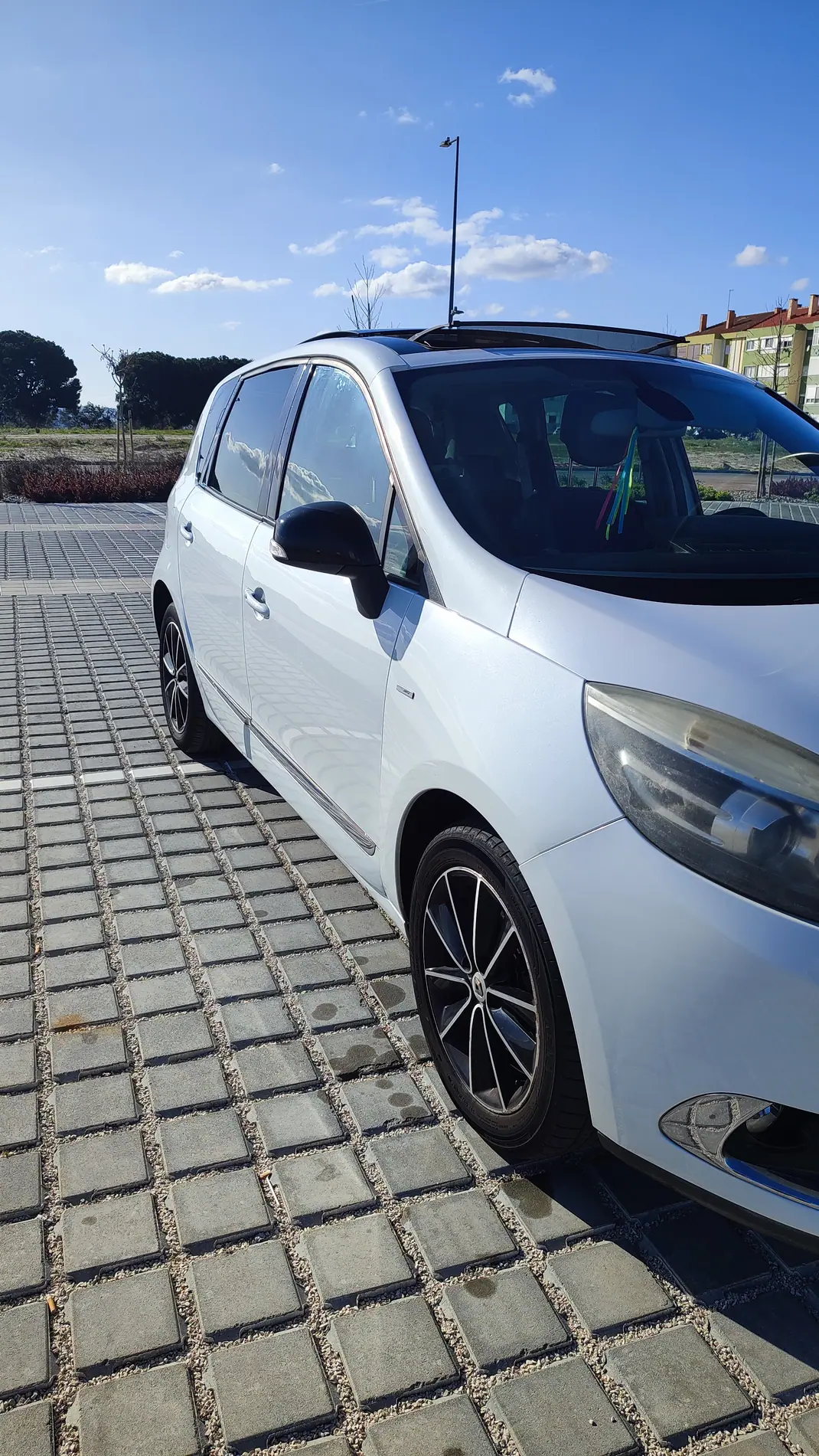 Renault Scénic 2014 - 8700 EUR, 210000 km - AUTO.MOTO.pt - 210000km - foto 2 de 18