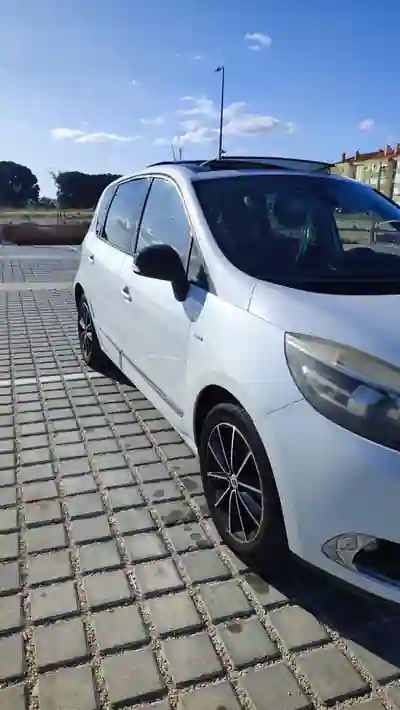 Renault Scénic 2014 - 8700 EUR, 210000 km - AUTO.MOTO.pt - 210000km - foto 2 de 18