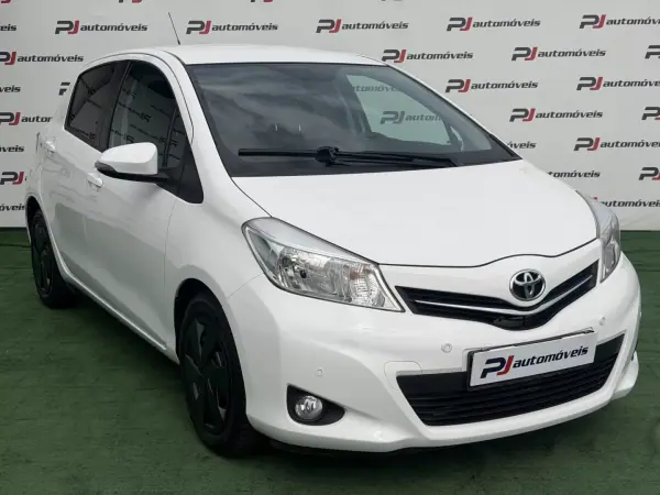 Toyota Yaris 2014 - 9990 EUR, 149000 km - AUTO.MOTO.pt - 149000km - foto 4 de 19