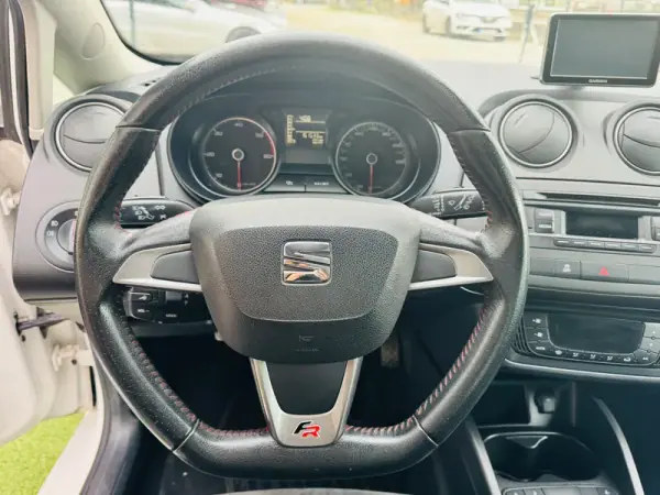SEAT Ibiza 2015 - 15000 EUR, 159000 km - AUTO.MOTO.pt - 159000km - foto 9 de 20