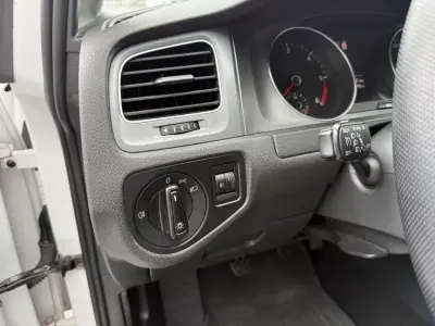 Volkswagen Golf 2015 - 8990 EUR, 290000 km - AUTO.MOTO.pt - 290000km - foto 13 de 17