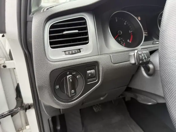 Volkswagen Golf 2015 - 7999 EUR, 290000 km - AUTO.MOTO.pt - 290000km - foto 13 de 17