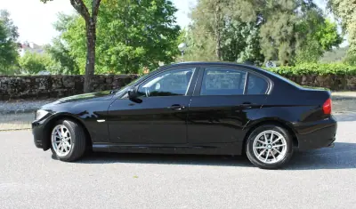 BMW 318 2010 - 10000 EUR, 254000 km - 254000km - foto 10 de 35