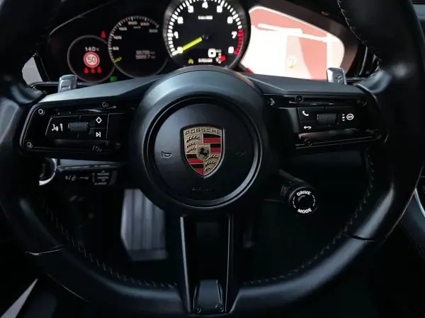 Porsche Panamera Sport Turismo 2021 - 79800 EUR, 95000 km - AUTO.MOTO.pt - 95000km - foto 17 de 20