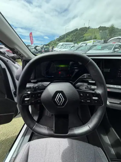 Renault Mégane E-Tech 2022 - 26490 EUR, 8860 km - 8860km - foto 10 de 16