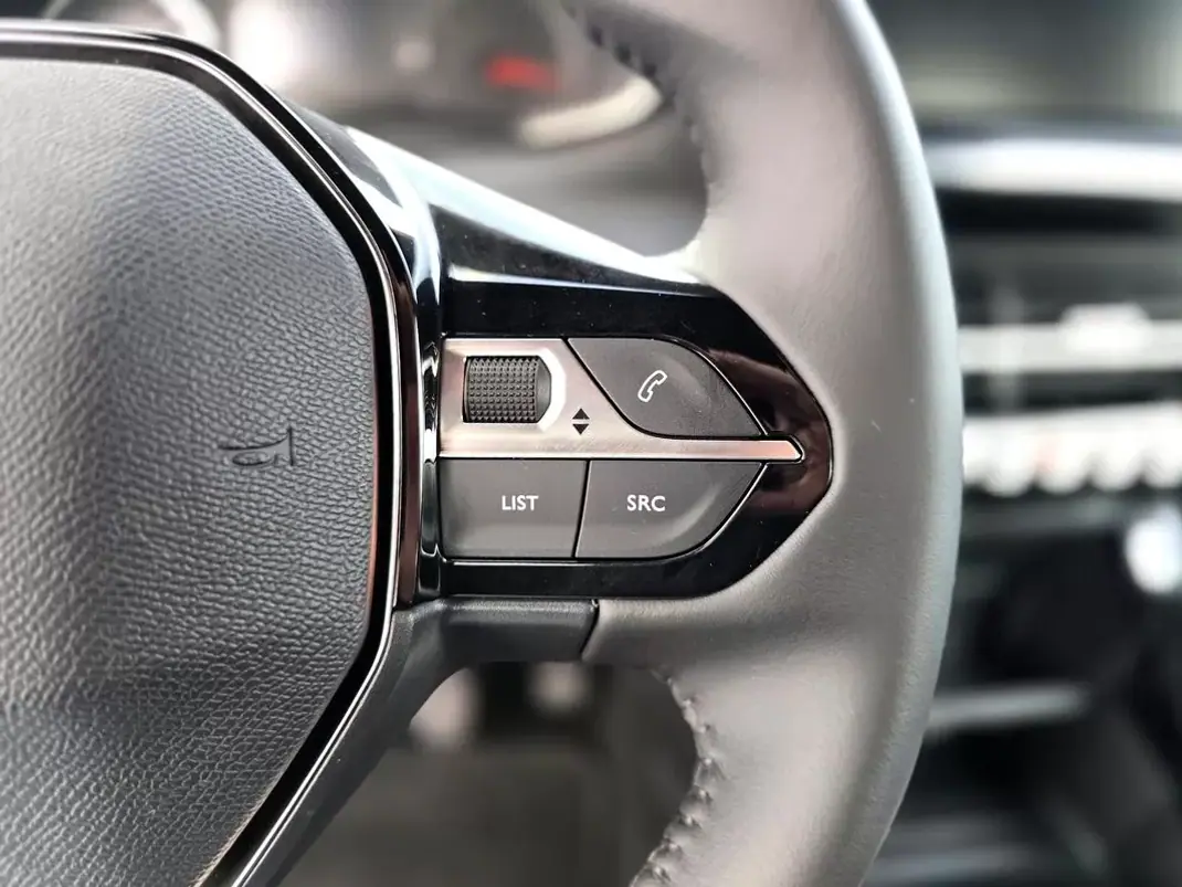 Peugeot 2008 2024 - 18500 EUR, 10965 km - AUTO.MOTO.pt - 10965km - foto 16 de 34