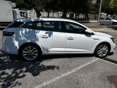 Renault Mégane 2019 - 14250 EUR, 135000 km - AUTO.MOTO.pt - 135000km - foto 7 de 39