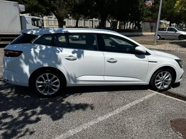 Renault Mégane 2019 - 14250 EUR, 135000 km - AUTO.MOTO.pt - 135000km - foto 7 de 39