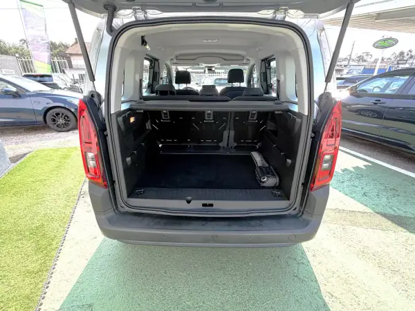 Citroën Berlingo 2021 - 13500 EUR, 81261 km - AUTO.MOTO.pt - 81261km - foto 16 de 19