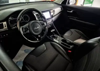 Kia Niro 2017 - 15750 EUR, 75577 km - AUTO.MOTO.pt - 75577km - foto 7 de 10