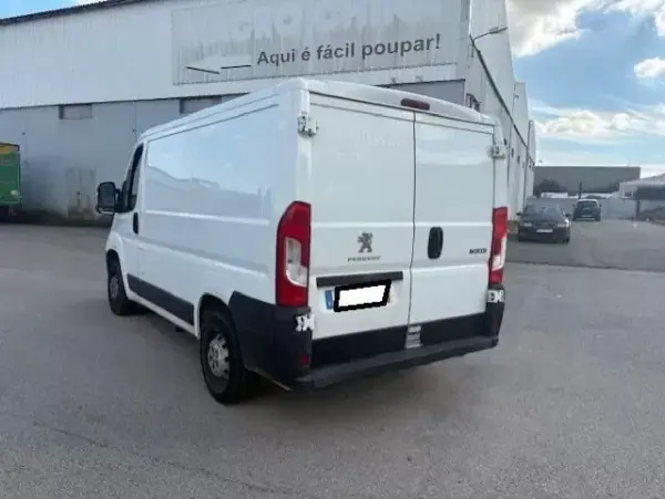 Peugeot BOXER 2.2 HDI FIBRADA L2H2 PREMIUM 2020 - 12999 EUR, 90000 km - AUTO.MOTO.pt - 90000km - foto 11 de 13
