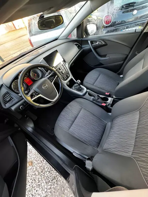 Opel Astra 2015 - 6250 EUR, 250000 km - AUTO.MOTO.pt - 250000km - foto 5 de 8