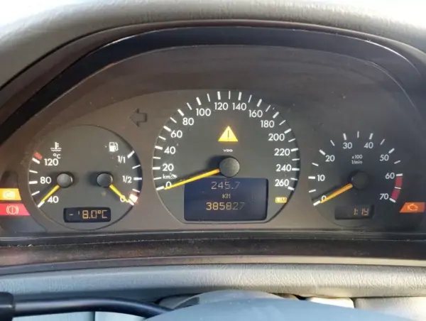 Mercedes-Benz CLK 230 2000 - 3990 EUR, 385827 km - AUTO.MOTO.pt - 385827km - foto 12 de 12