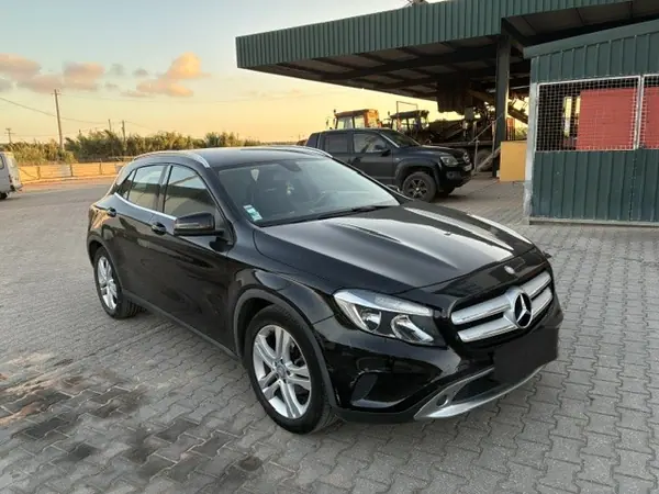 Mercedes-Benz GLA 220 2015 - 17000 EUR, 197000 km - AUTO.MOTO.pt - 197000km - foto 3 de 11