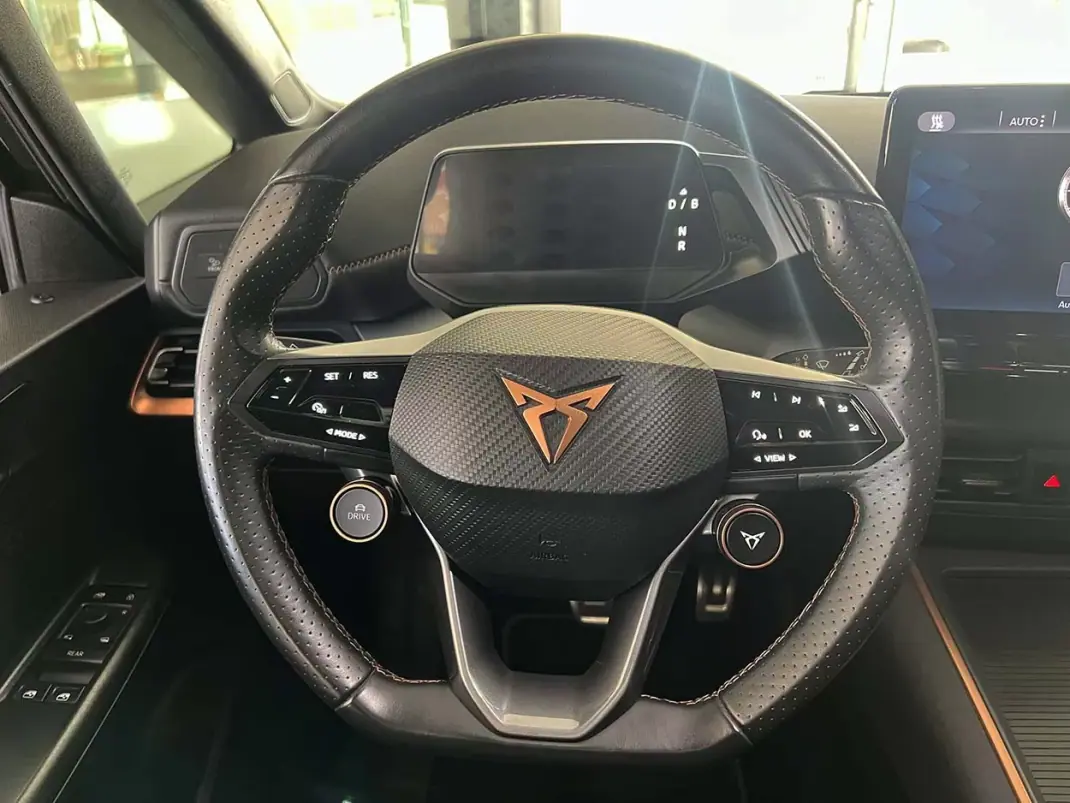 Cupra Born 2023 - 27800 EUR, 83155 km - 83155km - foto 9 de 31