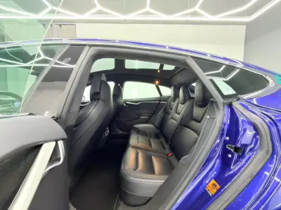 Tesla Model S 2018 - 19500 EUR, 260000 km - AUTO.MOTO.pt - 260000km - foto 8 de 23