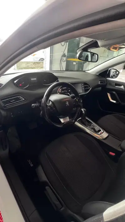 Peugeot 308 SW 2019 - 12900 EUR, 151000 km - AUTO.MOTO.pt - 151000km - foto 8 de 10