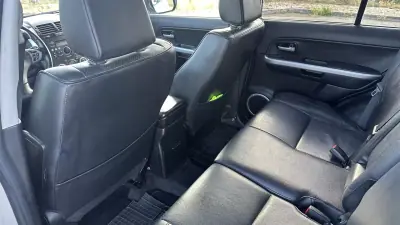 Suzuki Grand Vitara 2009 - 9900 EUR, 121000 km - AUTO.MOTO.pt - 121000km - foto 12 de 18