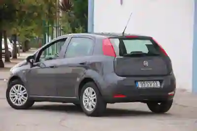 Fiat Punto 2017 — foto 3 de 15
