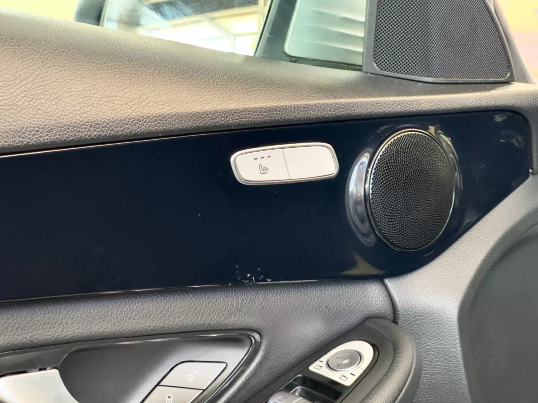 Mercedes-Benz C 300 2019 - 25900 EUR, 228972 km - AUTO.MOTO.pt - 228972km - foto 13 de 35