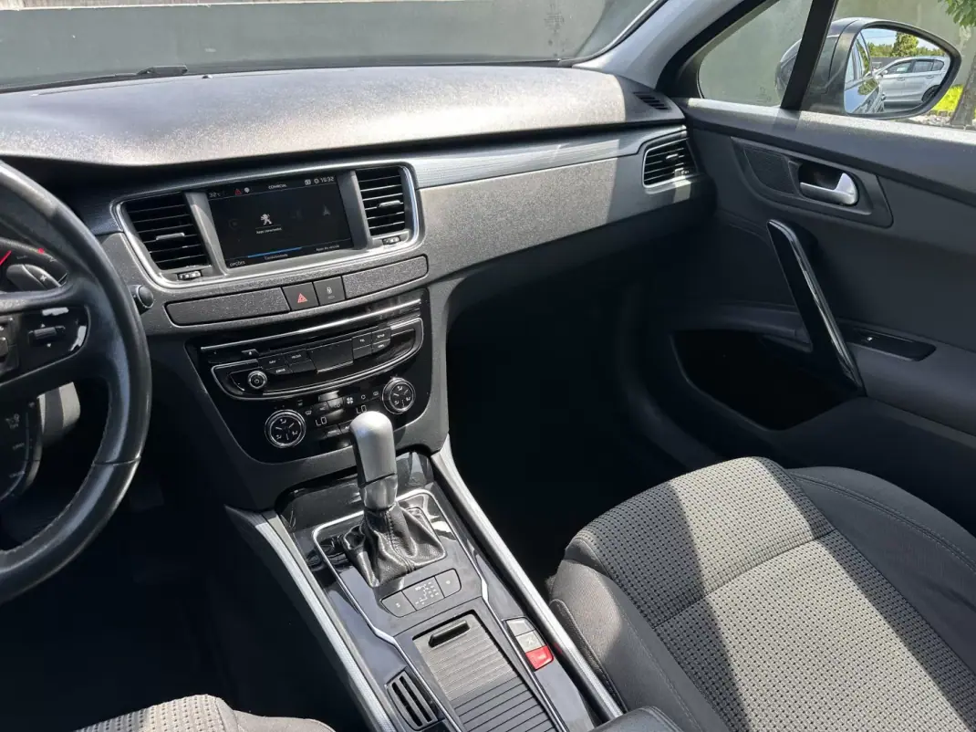 Peugeot 508 SW 2018 - 13900 EUR, 155000 km - AUTO.MOTO.pt - 155000km - foto 39 de 68