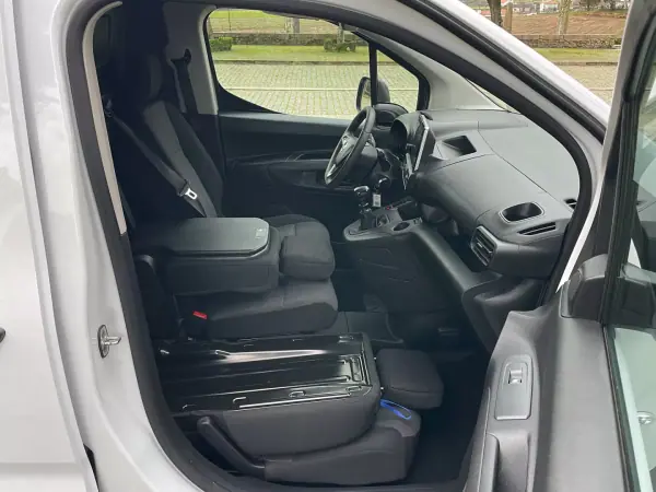Opel COMBO 2022 - 13450 EUR, 90000 km - AUTO.MOTO.pt - 90000km - foto 20 de 37
