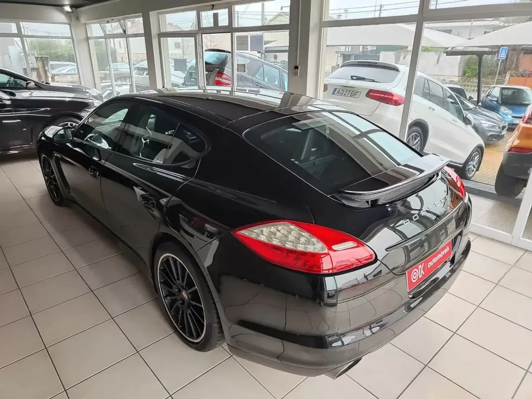 Porsche Panamera 2011 - 39500 EUR, 139500 km - AUTO.MOTO.pt - 139500km - foto 8 de 37