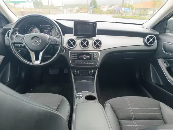 Mercedes-Benz GLA 180 2015 - 22500 EUR, 120000 km - AUTO.MOTO.pt - 120000km - foto 16 de 28