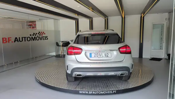 Mercedes-Benz GLA 180 2018 - 24900 EUR, 41570 km - 41570km - foto 14 de 52