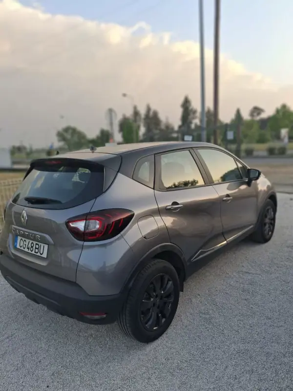 Renault Captur 2018 - 13500 EUR, 95123 km - AUTO.MOTO.pt - 95123km - foto 6 de 12
