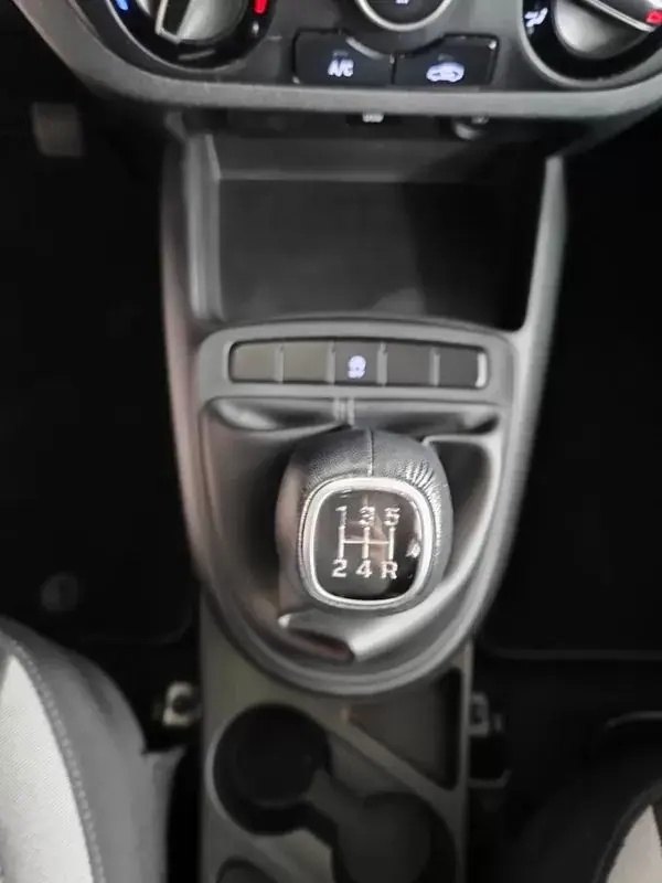 Hyundai i10 2021 - 13950 EUR, 23600 km - AUTO.MOTO.pt - 23600km - foto 33 de 37