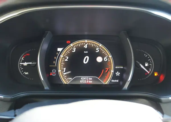 Renault Mégane 2019 - 43990 EUR, 42000 km - AUTO.MOTO.pt - 42000km - foto 39 de 41