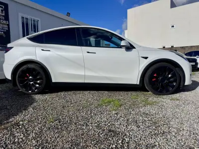 Tesla Model Y 2022 - 39990 EUR, 59000 km - AUTO.MOTO.pt - 59000km - foto 3 de 21