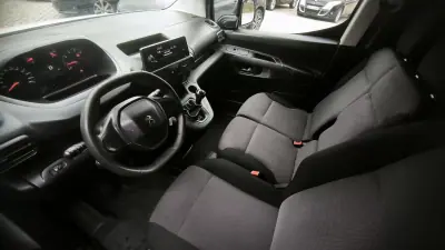 Peugeot Partner L2 1.5 Bluehdi 100CV 2020 - 14490 EUR, 110714 km - AUTO.MOTO.pt - 110714km - foto 9 de 10