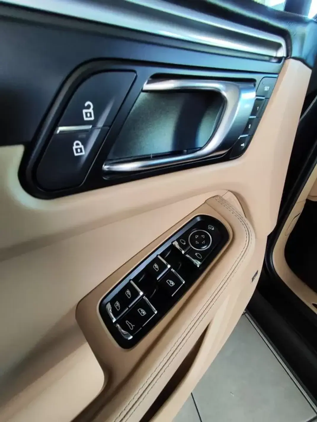 Porsche Macan 2024 - 84900 EUR, 20700 km - AUTO.MOTO.pt - 20700km - foto 25 de 41