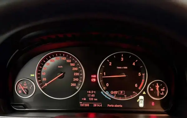 BMW 520 2012 - 15500 EUR, 197000 km - AUTO.MOTO.pt - 197000km - foto 39 de 59