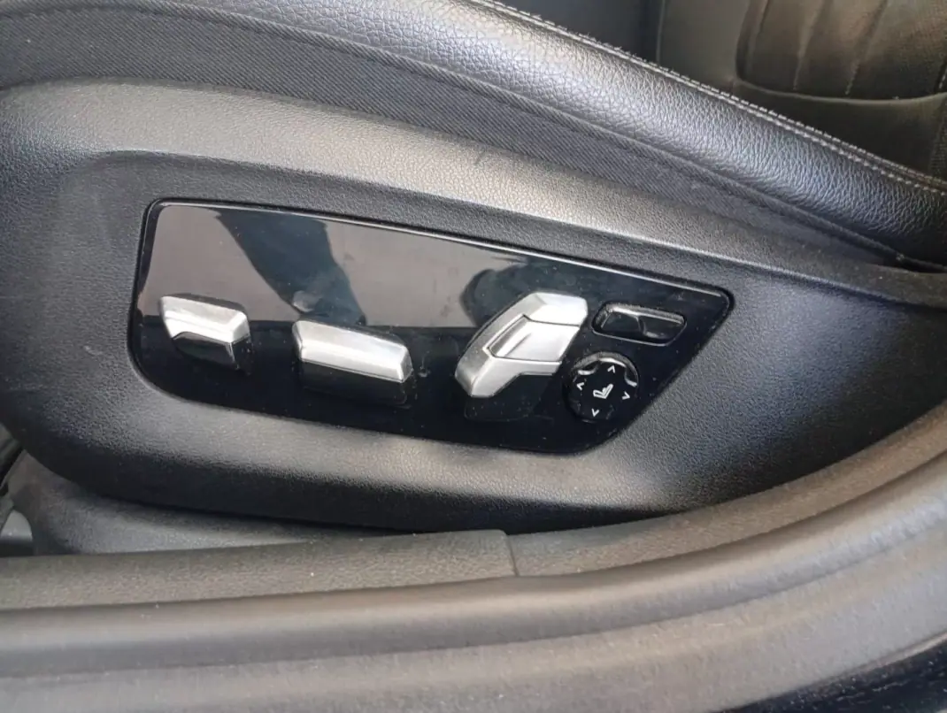 BMW 520 2017 - 33950 EUR, 225000 km - AUTO.MOTO.pt - 225000km - foto 20 de 21