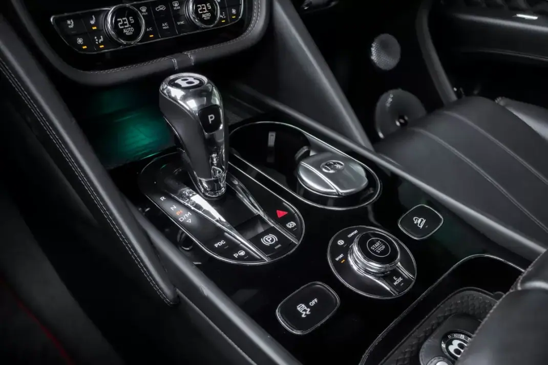 Bentley Bentayga 2022 - 210000 EUR, 70942 km - AUTO.MOTO.pt - 70942km - foto 23 de 57