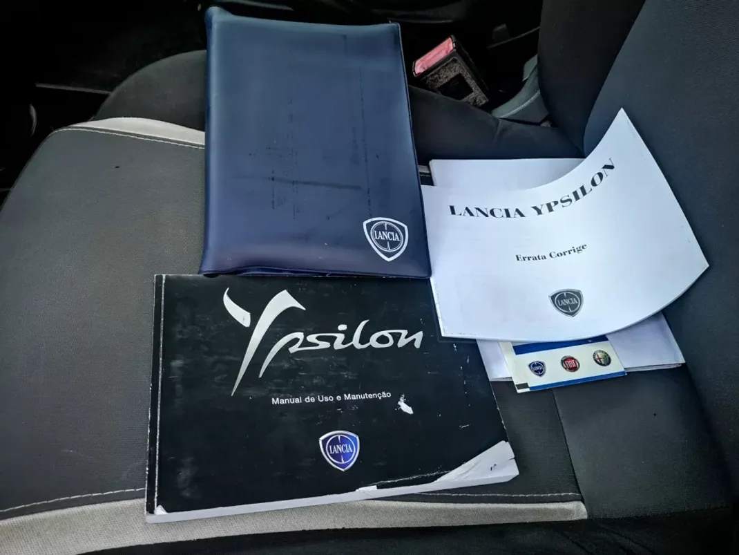 Lancia Ypsilon 2014 - 7500 EUR, 100000 km - AUTO.MOTO.pt - 100000km - foto 22 de 36