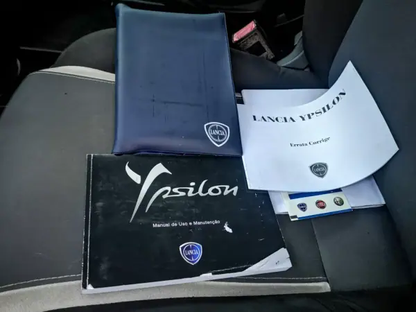 Lancia Ypsilon 2014 - 7500 EUR, 100000 km - AUTO.MOTO.pt - 100000km - foto 22 de 36