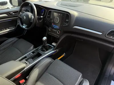 Renault Mégane Sport Tourer 2019 - 15500 EUR, 156000 km - AUTO.MOTO.pt - 156000km - foto 14 de 14