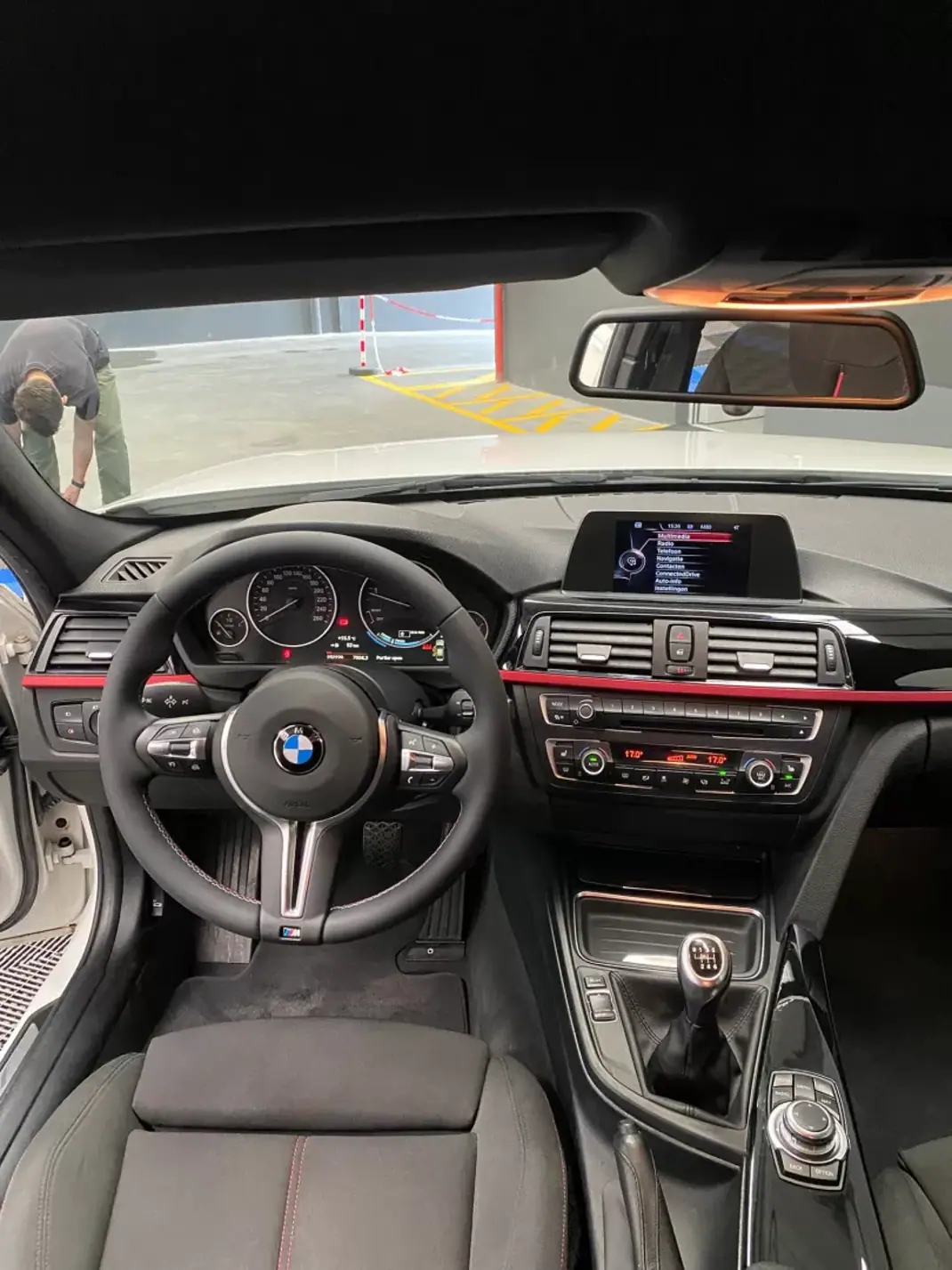 BMW 320 2015 - 14490 EUR, 252230 km - AUTO.MOTO.pt - 252230km - foto 6 de 10