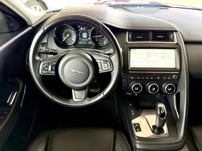 Jaguar E-Pace 2018 - 27990 EUR, 120110 km - AUTO.MOTO.pt - 120110km - foto 12 de 32