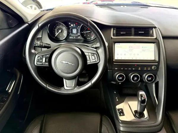 Jaguar E-Pace 2018 - 27990 EUR, 120110 km - AUTO.MOTO.pt - 120110km - foto 12 de 32