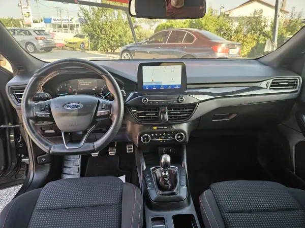 Ford Focus SW 2019 - 13800 EUR, 115000 km - AUTO.MOTO.pt - 115000km - foto 16 de 54