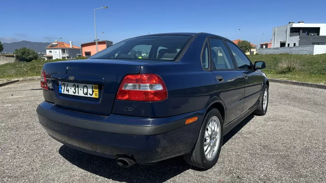 Volvo S40 2000 - 3750 EUR, 400000 km - AUTO.MOTO.pt - 400000km - foto 8 de 13