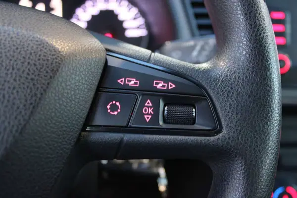 SEAT Leon 2013 - 10900 EUR, 140335 km - AUTO.MOTO.pt - 140335km - foto 14 de 16