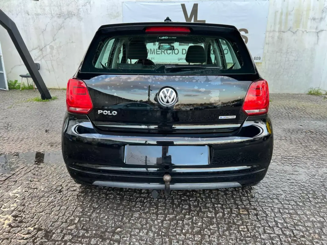 Volkswagen Polo 2015 - 8500 EUR, 150350 km - AUTO.MOTO.pt - 150350km - foto 4 de 11
